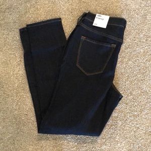 Old Navy curvy skinny jeans in dark blue wash